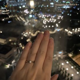 【銀座ダイヤモンドシライシの口コミ】 シンプルで上品なデザインが気に入りました。White Lilyが以前彼女にプレ…