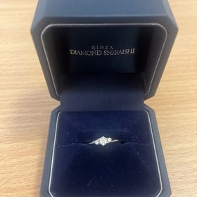 【銀座ダイヤモンドシライシの口コミ】 ウェーブ型が手の形に合うようだったので、ウェーブのものを中心に探しま…