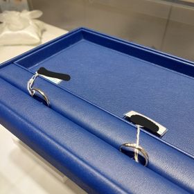 【銀座ダイヤモンドシライシの口コミ】 シンプルかつ手になじむものを探していました。ストレートとウェーブで着…