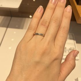 【銀座ダイヤモンドシライシの口コミ】 彼からもらった婚約指輪にも合う結婚指輪を探していました。要望を伝えた…