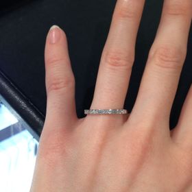 【ブルーリバー(BLUERIVER)】の口コミ 結婚指輪は毎日身に付ける物だから、石がたくさんついていて、人とは違った...