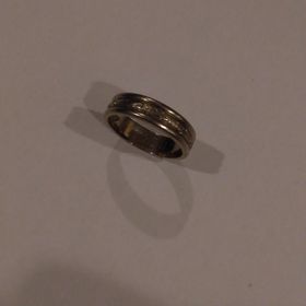 【Tresoro(トレソロ)の口コミ】 精緻なデザインで一目で気に入りました。

熟練のクラフトマンによる手作…