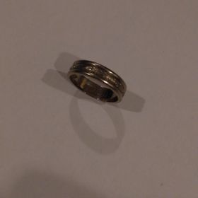 【Tresoro(トレソロ)】の口コミ 精緻なデザインで一目で気に入りました。

熟練のクラフトマンによる手作...