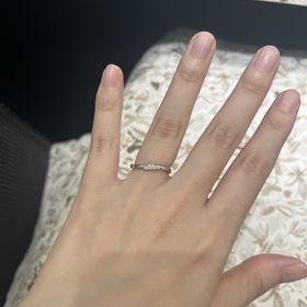 【ラザール ダイヤモンド(LAZARE DIAMOND)の口コミ】 その他数店舗と比較検討しましたが、他にあまりないデザインに一目惚れし…