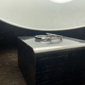 【ichi(イチ)の口コミ】 鏡面仕上げでつやもあり厚さがありますが窮屈ではなく付け心地がよく他に…