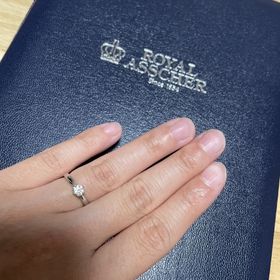 【ROYAL ASSCHER(ロイヤル・アッシャー)の口コミ】 ダイヤの輝きが一番素敵でした。
ダイヤもそのときのダイヤしかないらしく…