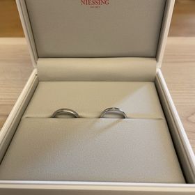 【NIESSING(ニーシング)の口コミ】 着け心地です。
鍛造で作られているのも決め手になりました。
2人で色々と…