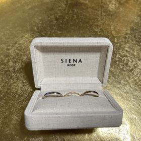 【SIENAROSE(シエナロゼ)の口コミ】 ファッションリングとの重ね付けをずっとしたくて、ブランドを探してまし…