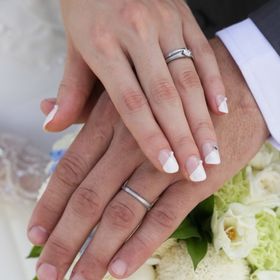 【Ponte Vecchio(ポンテヴェキオ)の口コミ】 毎日つけても邪魔にならず、人と被らないデザインのため決めました。
結婚…