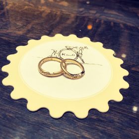 【ケイウノ ブライダル(K.UNO BRIDAL)の口コミ】 価格がそこまで高くなかったのと、デザインがとても可愛かった。
内側の刻…