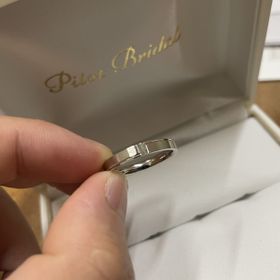 【PILOT BRIDAL(パイロットブライダル)の口コミ】 カクカクした見た目ですが指に付けてみるとしっかり馴染んだのでとても気…