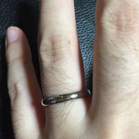 【アイプリモ(I-PRIMO)の口コミ】 数ある中からこちらの指輪を決めたのは、シンプルながら輝かしいデザイン…