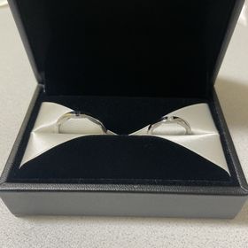 【エクセルコダイヤモンド(EXELCO DIAMOND)の口コミ】 指輪のデザインがシンプルでありながら他のものと違っていたことと、一つ…