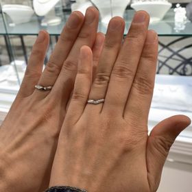 【STAR JEWELRY(スタージュエリー)の口コミ】 スタージュエリーで取り扱っているV字の指輪です。メレダイヤモンドがつい…