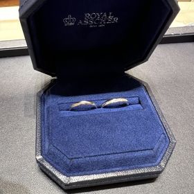 【ROYAL ASSCHER(ロイヤル・アッシャー)の口コミ】 ダイヤモンドがふんだんに使われており、着用時に前面からダイナが切れる…