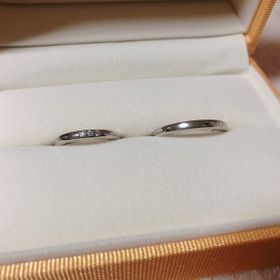 【ケイウノ ブライダル(K.UNO BRIDAL)の口コミ】 素材は、同じものにしたいと希望があり、長く飽きずに楽しめそうなプラチ…