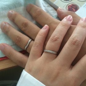 【銀座ダイヤモンドシライシの口コミ】 デザインが素晴らしい。絶妙にウェーブしたフォルムに魅力を感じました。…