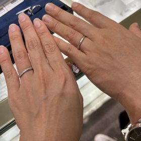 【4℃ BRIDAL(ヨンドシーブライダル)の口コミ】 ・艶消しのデザインがとてもかっこよく、また、フィット感もある商品だっ…