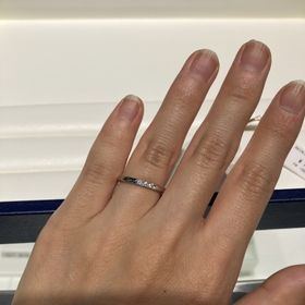 【MIKIMOTO(ミキモト)の口コミ】 シンプルなストレートリングにダイヤがあしらわれているデザインです。初…