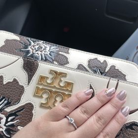 【ROYAL ASSCHER(ロイヤル・アッシャー)の口コミ】 シンプルだけど、上品さがあって一目惚れした！！！
長い目でみて歳をとっ…