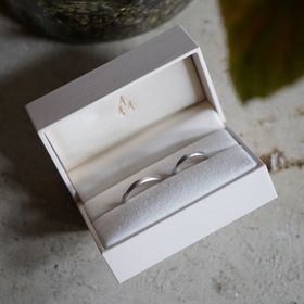 【THREE TREES(スリーツリーズ)の口コミ】 二人でデザインと作成を行えるのが1番の決め手でした。式を行わない予定な…