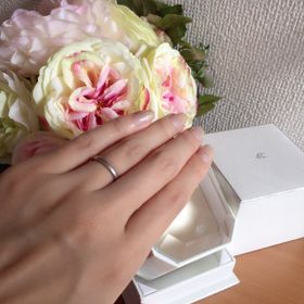 【4℃ BRIDAL(ヨンドシーブライダル)の口コミ】 色々出して試着してみましたが、やっぱりシンプルが一番かなーと思い、プ…