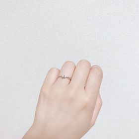 【canal4℃(カナルヨンドシー)の口コミ】 試着した際に自分の指に合っていたウェーブデザインの中から選びました。…