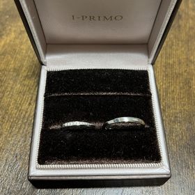 【アイプリモ(I-PRIMO)の口コミ】 小さなダイヤのついた婚約指輪と重ね付けしても合うような指輪を探してい…