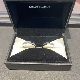 【エクセルコダイヤモンド(EXELCO DIAMOND)の口コミ】 デザインがとても気に入っています。
ミル打ちされているのでかっこいいけ…