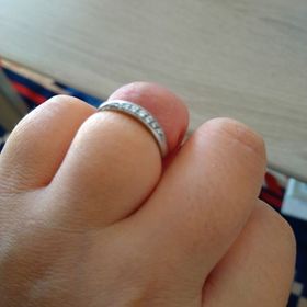 【4℃ BRIDAL(ヨンドシーブライダル)の口コミ】 プラチナでダイヤモンドが上品に7個ついてて、ねじりが入っていて指を細く…