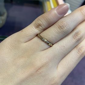 【AFFLUX(アフラックス)の口コミ】 シャンパンゴールドでデザイン性が高く、全く被らないデザインで可愛かっ…