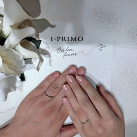 【アイプリモ(I-PRIMO)の口コミ】 指輪のデザインで決めました。指が長く見えるデザインで石が複数着いてい…