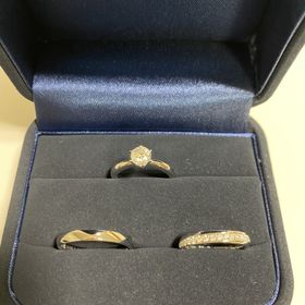 【4℃ BRIDAL(ヨンドシーブライダル)の口コミ】 ハーフエタニティのリングと悩みましたが、
ファッションジュエリーとして…