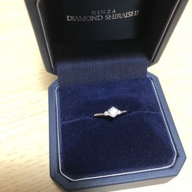 【銀座ダイヤモンドシライシの口コミ】 左右にダイヤがついているデザインがとても可愛くて一目惚れしました。中…