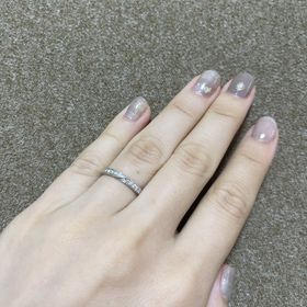 【銀座ダイヤモンドシライシの口コミ】 形とデザインがとても好みで、付け心地も違和感なく良かったので、気に入…