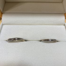 【ケイウノ ブライダル(K.UNO BRIDAL)の口コミ】 コンビの指輪でシンプルですが気に入ってます。石が無いタイプにしました…
