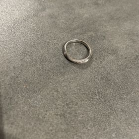 【ラザール ダイヤモンド(LAZARE DIAMOND)の口コミ】 シンプルかつ、ダイヤが入っている指輪を探していました。他ブランドのダ…