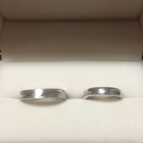 【JEWELRY  KAMATA(ジュエリーかまた)の口コミ】 オットが金属アレルギーのため、アレルギーの起きない素材を探していたも…