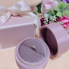 【LOVE NOTESの口コミ】 華奢なデザインなのにしっかり華やかなところです。

指が細いため、ウェ…