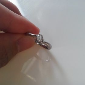 【4℃ BRIDAL(ヨンドシーブライダル)の口コミ】 主人が選んできてくれたので自分で選んだわけではありません。
細めのリン…