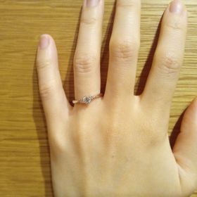 【I's stone(アイズストーン)の口コミ】 ダイヤが主張しすぎず、それでいてキラキラと上品に輝くところに惹かれま…