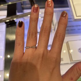 【シャネル(CHANEL)の口コミ】 シャネルを代表する、カメリアの花をモチーフとした指輪でデザイン性があ…