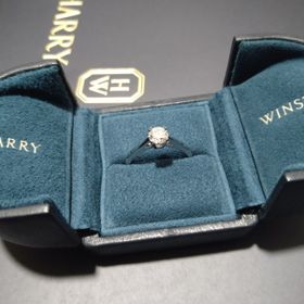 【ハリー・ウィンストン(Harry Winston)の口コミ】 王道のソリティアリングで探していました。
ダイヤに関する説明が丁寧で、…