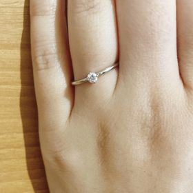 【ete(エテ)の口コミ】 婚約指輪です！という感じの見た目が苦手だったので、最初は婚約指輪を断…