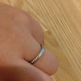 【俄(にわか)の口コミ】 結婚指輪をつけることに憧れがありました。普段使いするときに石が引っか…