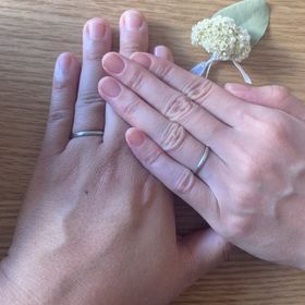 【mina.jewelry(ミナジュエリー)の口コミ】 まずこちらで購入した決め手は、リングの内側に自分達が手書きで書いたデ…