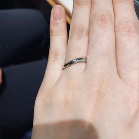 【銀座ダイヤモンドシライシの口コミ】 指輪のデザインがシンプルかつ上品で素敵でした！もともとストレートタイ…