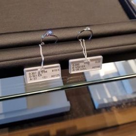 【I's stone(アイズストーン)の口コミ】 デザインが気に入ってくれてこの店のみで決まりました。
ブルーダイヤ、ピ…