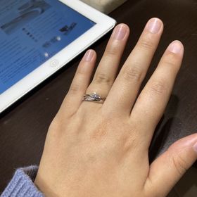 【TRECENTI(トレセンテ)の口コミ】 指輪のおすすめポイントは、着け心地とデザインです。
まず着け心地は、平…