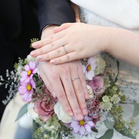 【ケイウノ ブライダル(K.UNO BRIDAL)の口コミ】 メビウスの輪を模したようなデザインにして頂きました。
また、ダイヤモン…